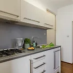 Apartment Lumina 2-level Near Multimedialny Park Fontann