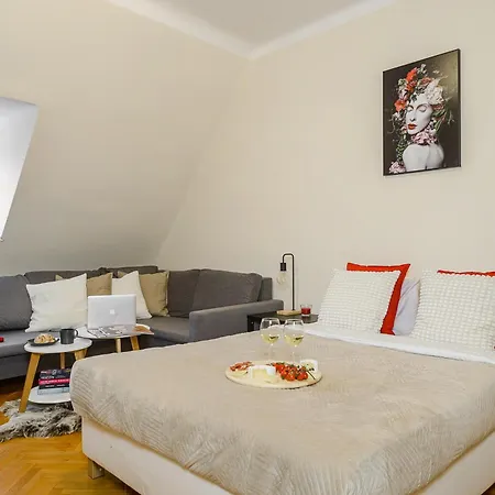Apartment Lumina 2-level Near Multimedialny Park Fontann