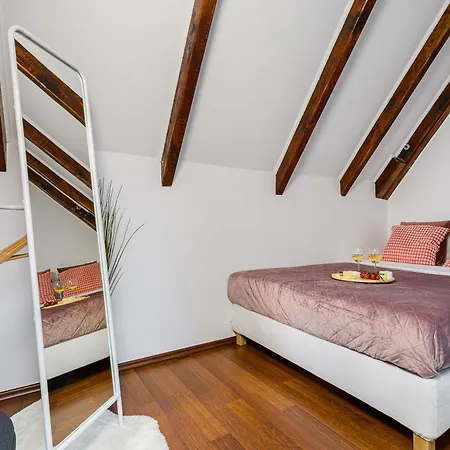 Lumina 2-level Near Multimedialny Park Fontann