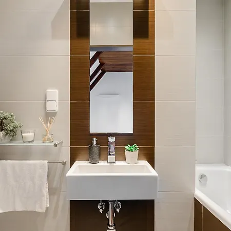 Lumina 2-level Near Multimedialny Park Fontann Varsó